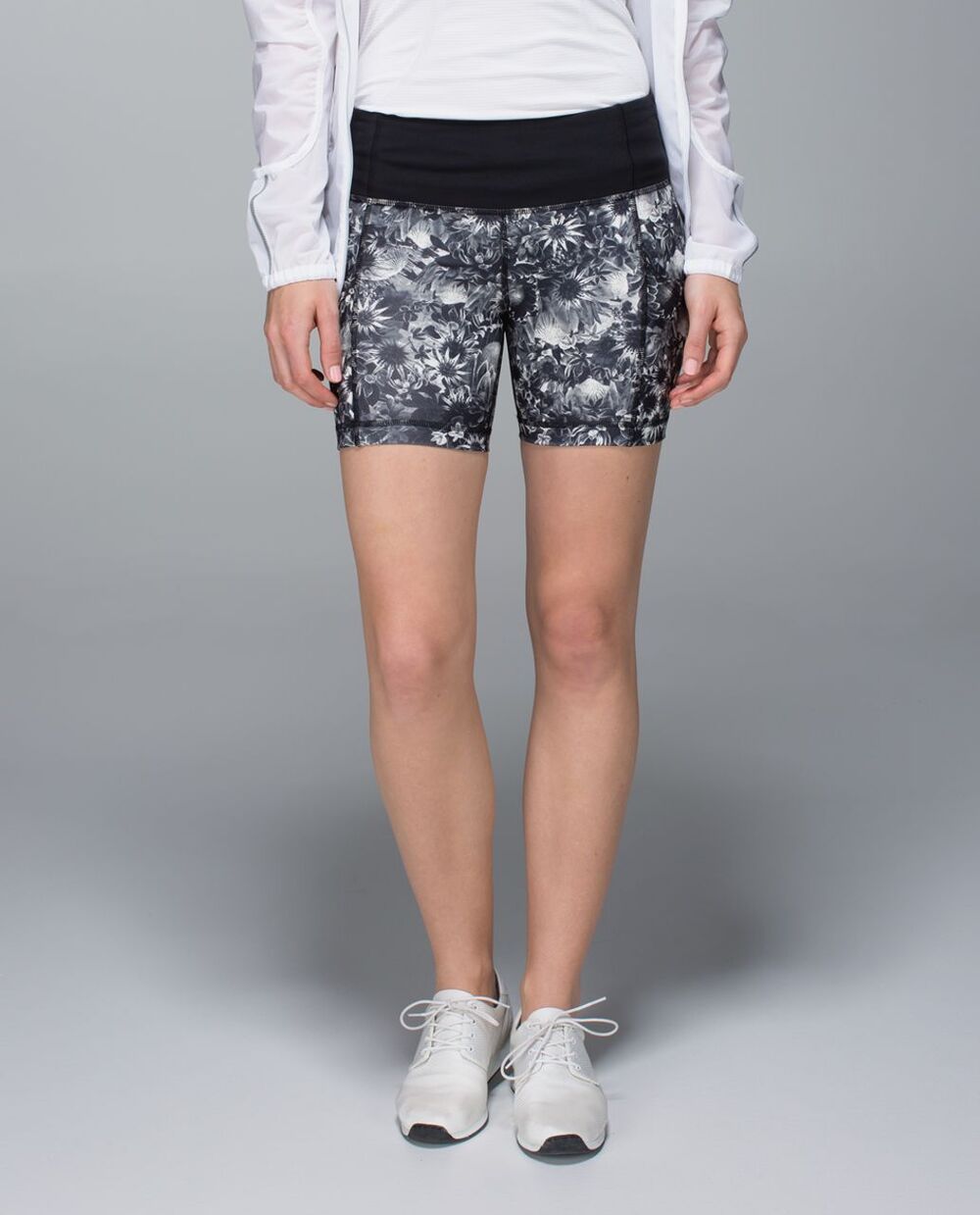 Lululemon Run: Dart & Dash Short *Block-It Pocket in Flowabunga Black Angel Wing
